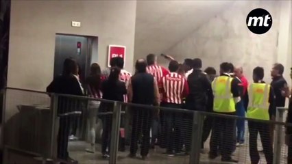 Jorge Vergara se hizo de palabras con aficionados