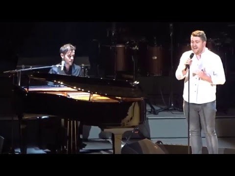 Adele Invites Irish Viral Duo on Stage