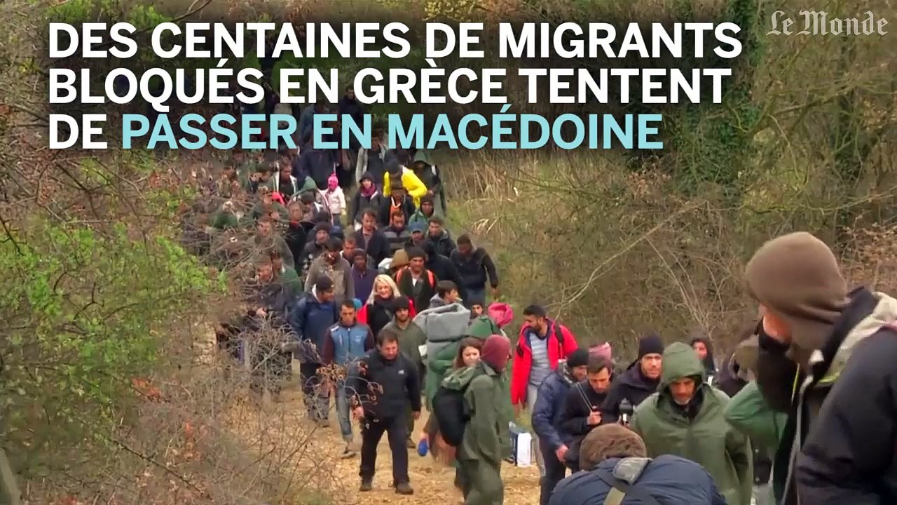 La marche des migrants pour contourner les barbelés de Macédoine