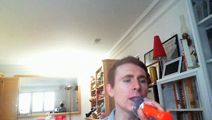 Wiwi égratigne "les feux d'artifice" de Calogero