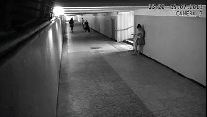 Hırsız, Karateci Kızın Telefonunu Çalmaya Kalkarsa.. Yok Böy