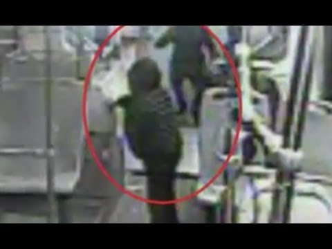 Roma - Atti vandalici su bus, identificata baby gang a Tor Bella Monaca (14.03.16)