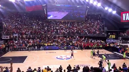 Durante la final de Liga de las Américas fanáticos gritaron contra el gobierno