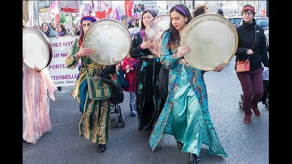 Paris - Manifestation - femmes « Toutes ensemble contre leurs etats de guerre, resistons ! ».