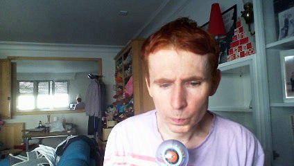 Wiwi égratigne "vous m'êtes chère" de Frédéric Lo