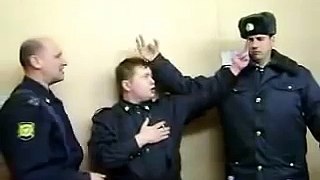 Гимн СССР в исполнении пьяных полицейских