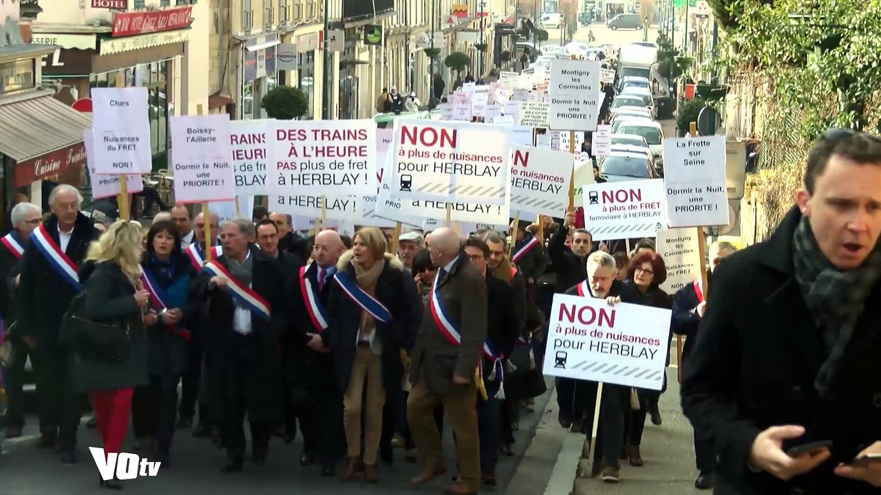 Manifestation contre la ligne de fret à Pontoise