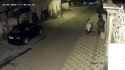 Robbery Caught On CCTV Camera In India
