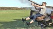 Dingue : il enlève ses chaussettes avec un lance-roquette