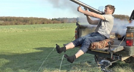 Dingue : il enlève ses chaussettes avec un lance-roquette