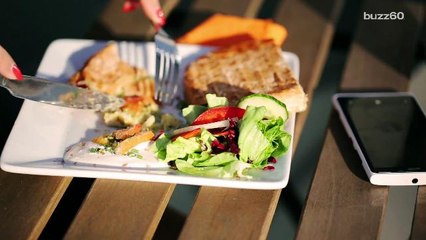 Tasty tips for healthy eating while traveling