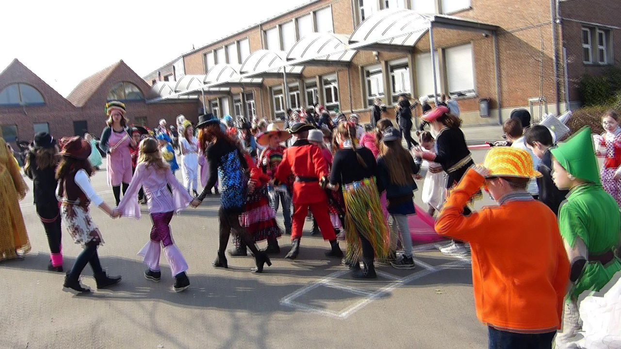Arrivée dans la cour.