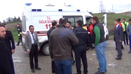 Öğrenci Servis Minibüsü ile Tır Çarpıştı: 14 Yaralı