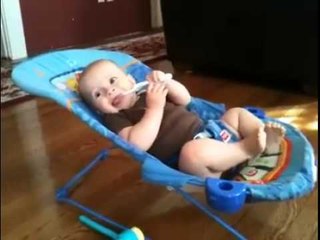 This kid must has 6 Abs ! Haha So Funny !