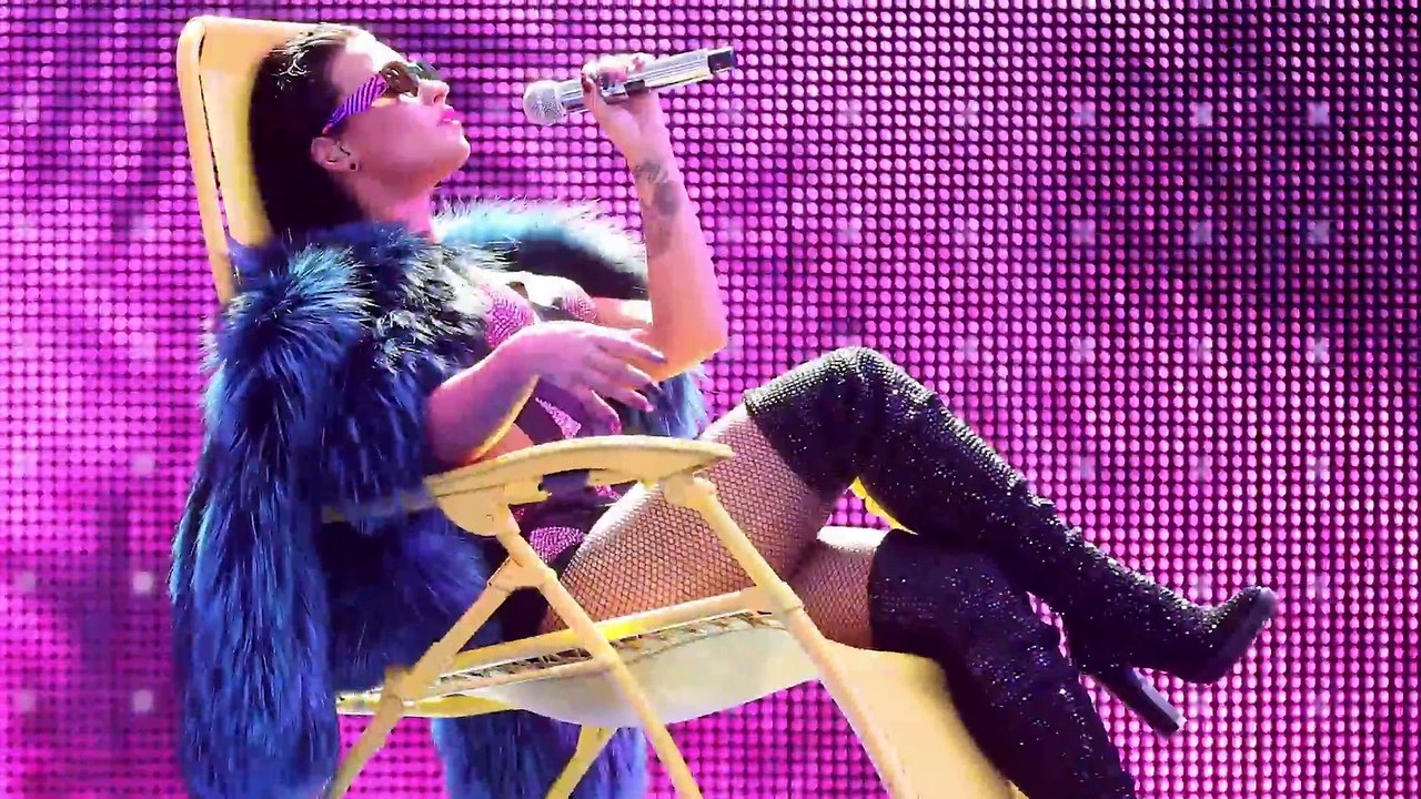 Demi Lovato Twerks with Iggy Azalea