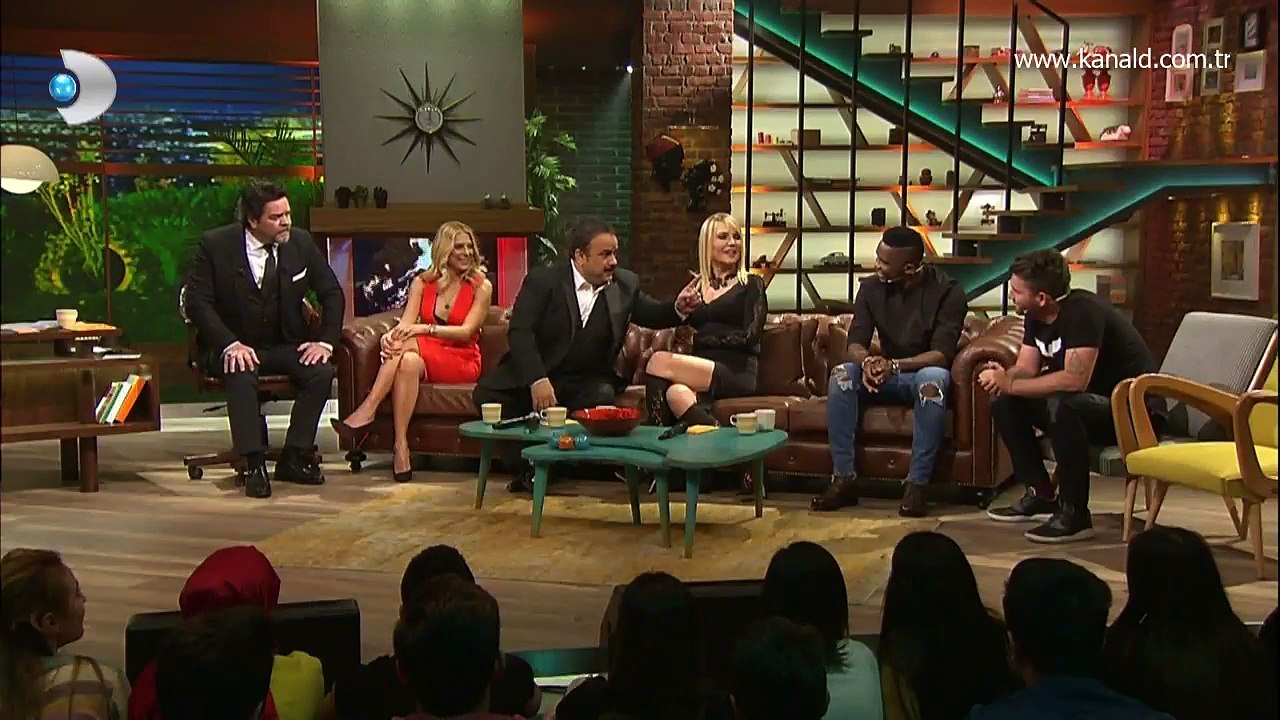 Beyaz Show Samuel Etoo ve Bülent Serttaş arasında komik İngilizce sohbet!