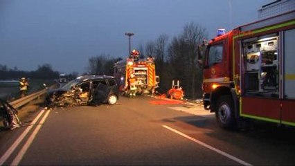Güney Almanya?da Üç Saat İçinde Meydana Gelen Kazalarda 17 Kişi Yaralandı