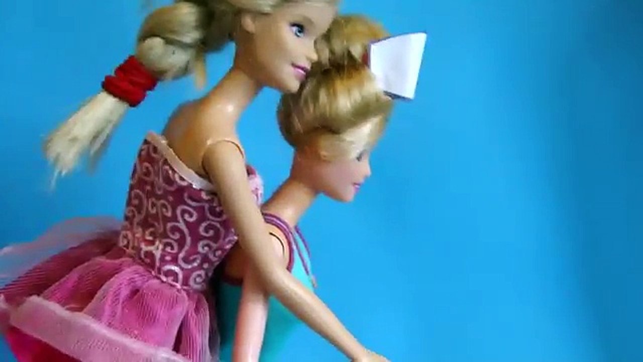 Мама Барби, Маша и Медведь. Барби сломала ногу.