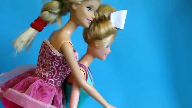 Мама Барби, Маша и Медведь. Барби сломала ногу.