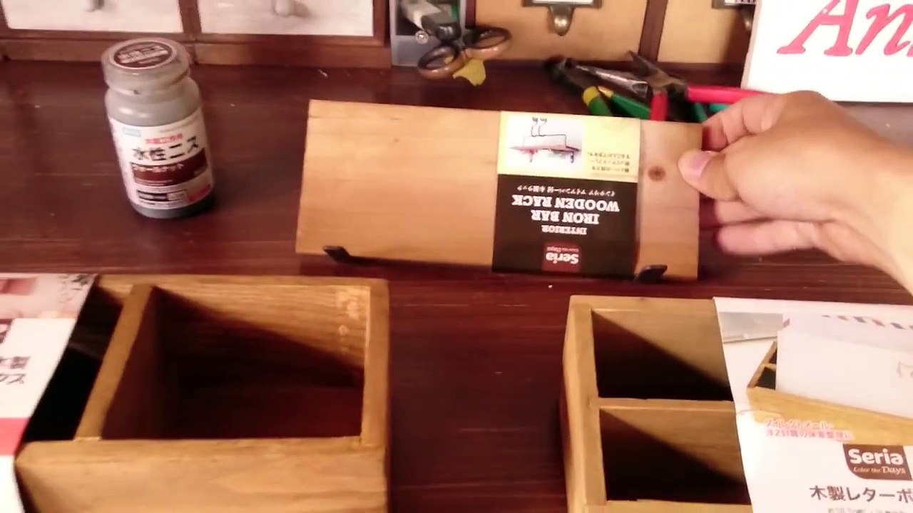 100均リメイク セリア 木製シリーズでオシャレなミニディスプレイラック