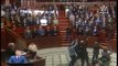لقطة اليوم من البرلمان المغربي :عناق بين بنكيران و برلماني صحراوي وسط تصفيقات البرلمانيين