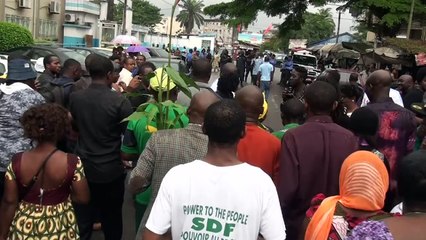 Anger over Cameroon hospital treatment after pregnant woman dies