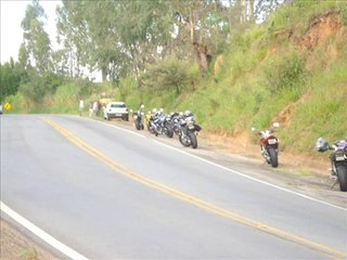 ACIDENTE DE MOTO BATE EM CAMINHAO