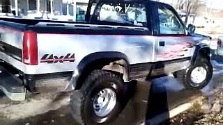 1991 GMC Sierra Lifted With a 350 and Glasspack Exhaust