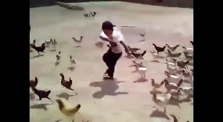 ihaaaab إيهـــــــــاب ههههه مقطع مضحك جدا ولد يهرب من الإوز و الفتاة تصرخ 2016