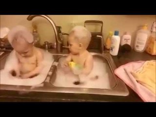Mom Put Her Twins In The Sink, Now Watch The Baby On The Left