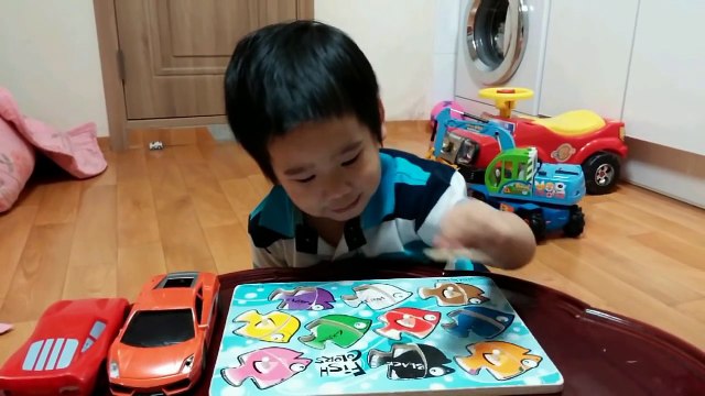 Bé học tiếng anh với màu sắc, hình dạng, con số và chữ cái (30 months)