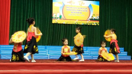 Cánh đồng tuổi thơ - Trường Mần non Thị Trấn Thắng