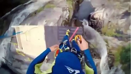 Record Mundial Salto Acantilado 120 Km H En 3 Segundos Video Dailymotion