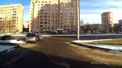 Une élève fait une grosse boulette pour sa première leçon de conduite !!