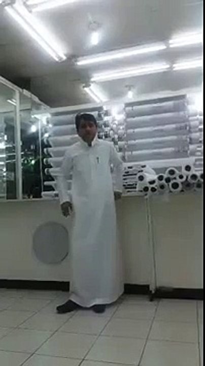 Mr Qaim Ali Is singing The Song In very Good Voice On his Shop in Al Riyadh By Zee Videos