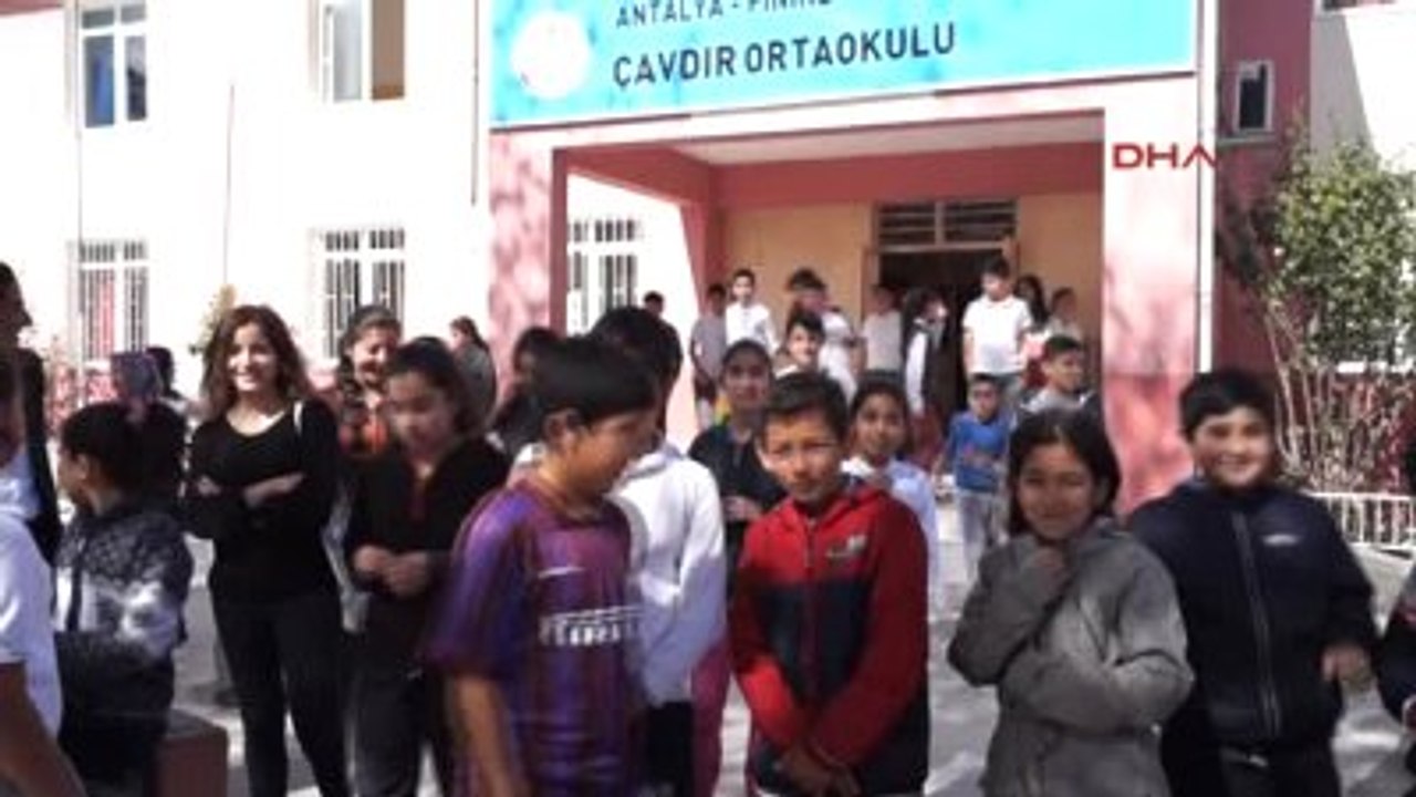 Finike Öğrenciler 'Gönüllü Torun' Oldu