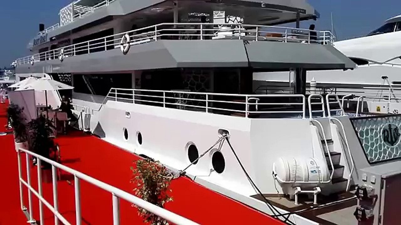 Desert Rose Yacht at Boat Show
