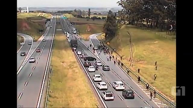 Briga entre torcida do Corinthians e São Paulo bloqueou o anel viário no interior de SP