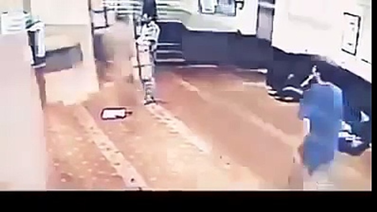كاميرا سرية تكشف فضيحة هذا الرجل داخل مسجد