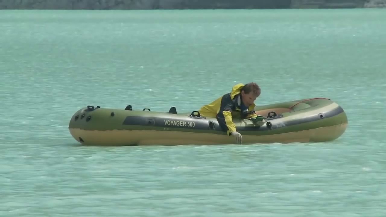 Faire du bateau sur un lac d'acide sulfurique.