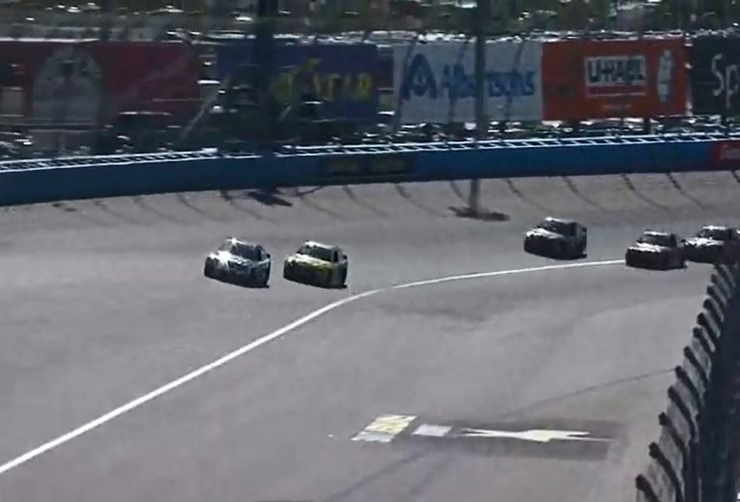 Nascar: Contact et arrivée au coude à coude pour ces deux pilotes