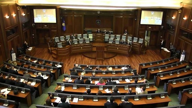 KOSOVA RREZIKON LIBERALIZIMIN E VIZAVE PER SHKAK TE KRIZES POLITIKE LAJM