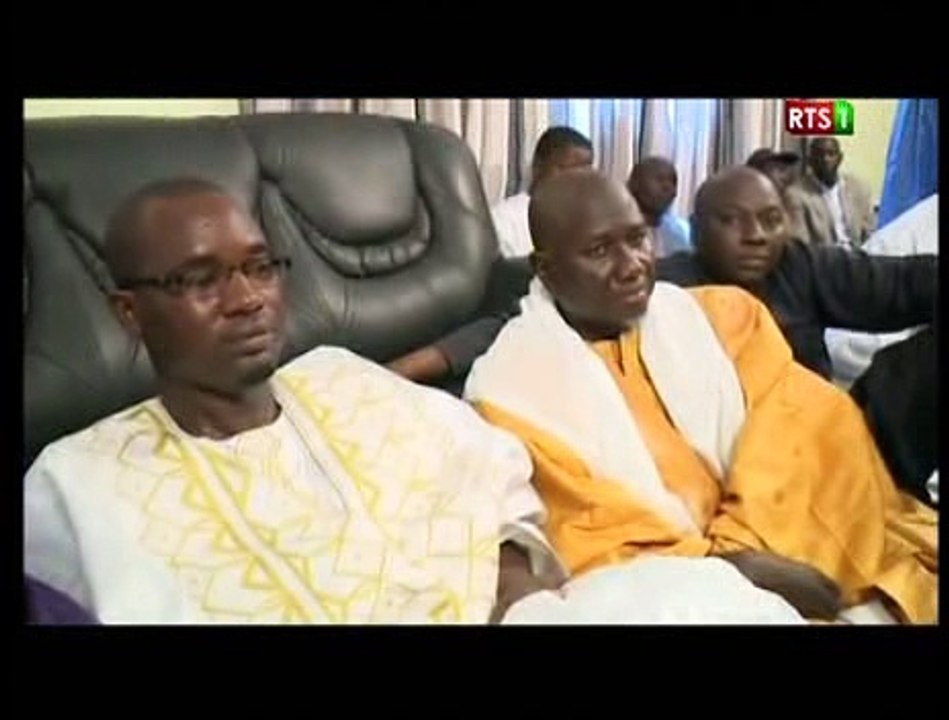 Campagne pour le " oui massif" Macky Sall reçu par le Khalife Général des Mourides Serigne Cheikh Sidy Moctar Mbacké ( Reportage)