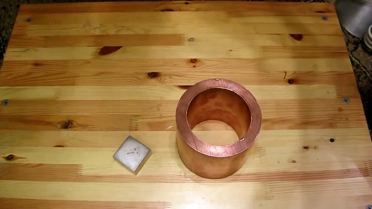 Вот что будет, если бросить магнит в медную трубу - 720x540