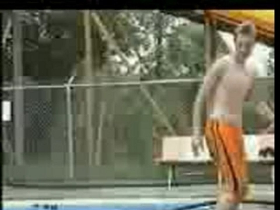 Salto arrière dans une piscine...