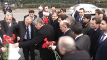 Sağlık Bakanı Müezzinoğlu Bombalı Saldırının Olduğu Yere Karanfil Bıraktı
