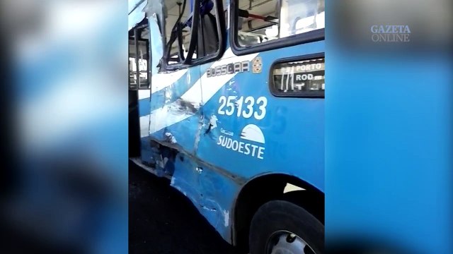 Acidente entre dois ônibus Transcol deixa feridos