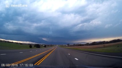 An incredibly photogenic storm cloud in Texas, USA