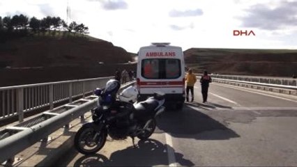 Adıyaman Köprüye Çıkan Genç Kızı Sürücüler İkna Etti
