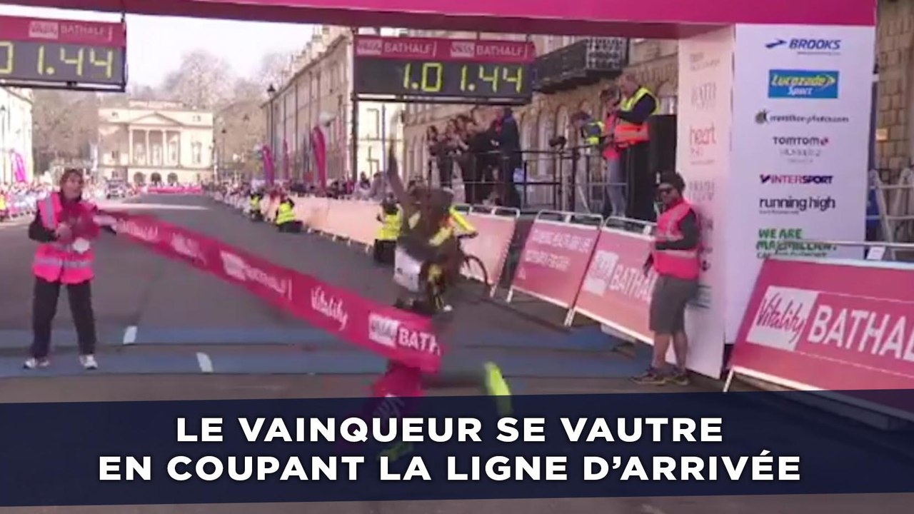 Le vainqueur s’explose par terre en coupant la ligne d’arrivée